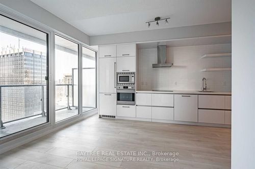 4006-2221 Yonge Street, Toronto, ON, M4S0B8 | Card Image