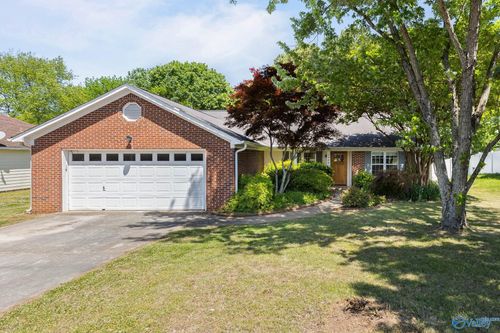 104 Sleepy Hollow Ln, Madison, AL, 35758-7670 | Card Image