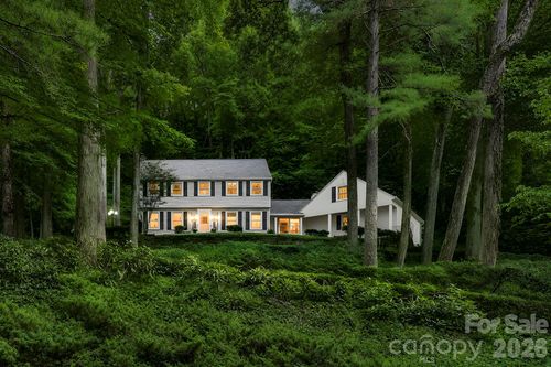 212 Estate Dr, Hendersonville, NC, 28739-6115 | Card Image