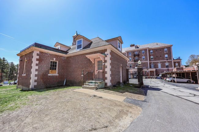 227 Pleasant St, Condo with 2 bedrooms, 2 bathrooms and null parking in Concord NH | Image 23