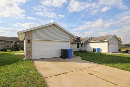 100A-100B Thomas Pl, Arena, WI, 53503 | Card Image