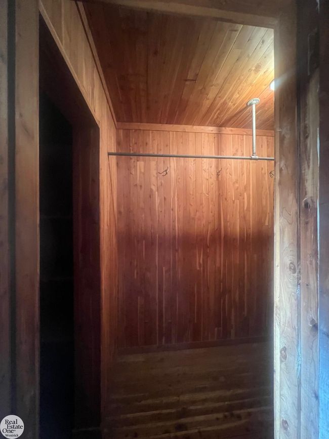 Walk in Cedar Closet | Image 48