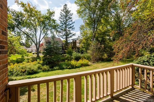 7118 Pebble Park Dr, West Bloomfield, MI, 48322-3505 | Card Image