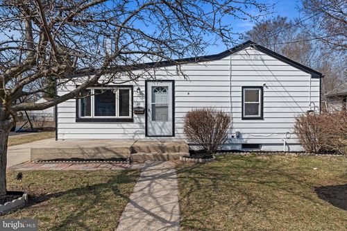 29 E 4th St, BURLINGTON, NJ, 08016-2704 | Card Image