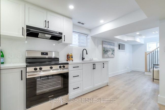 696 Hillview Cres, House other with 6 bedrooms, 5 bathrooms and 10 parking in Pickering ON | Image 34