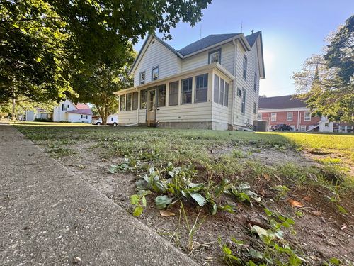 218 S Linn St, SHANNON, IL, 61078-9323 | Card Image