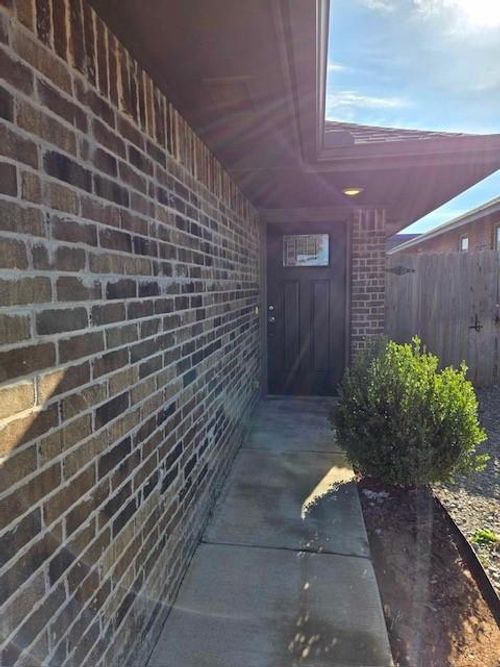 916 Coles Crk, Yukon, OK, 73099-2364 | Card Image