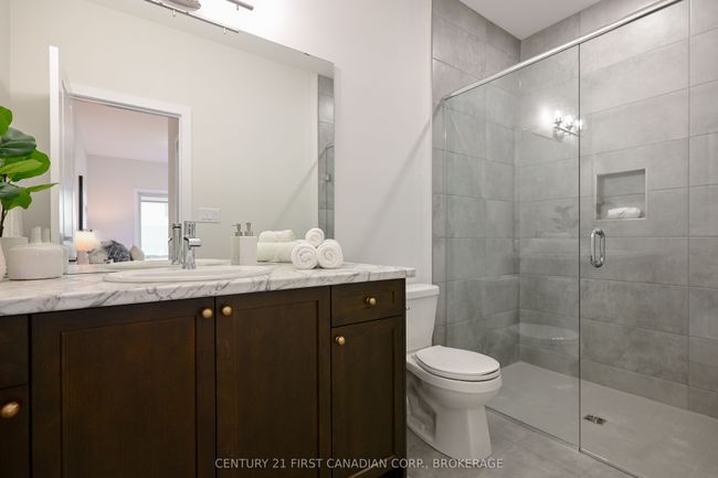 6709 Hayward Dr, House attached with 2 bedrooms, 2 bathrooms and 1 parking in London ON | Image 9