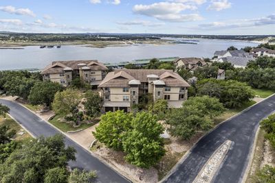 302 - 6712 Lantern View Drive, Condo with 3 bedrooms, 2 bathrooms and 1 parking in Jonestown TX | Image 1