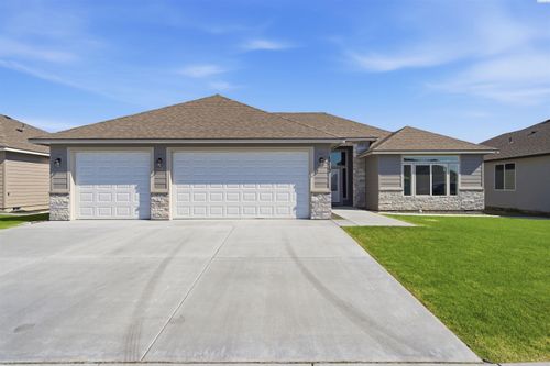 8713 Dusty Maiden Dr, Pasco, WA, 99301-7710 | Card Image