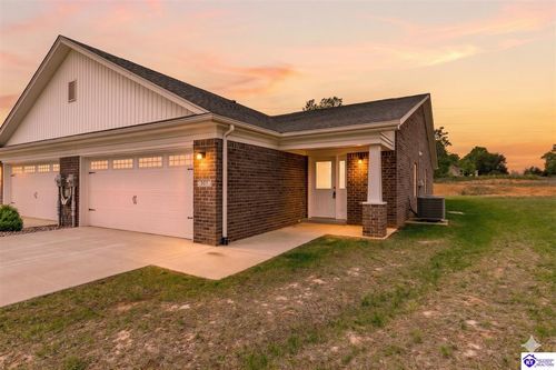 307 Breckinridge Cir, Vine Grove, KY, 40175-8445 | Card Image