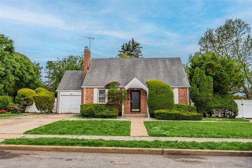 674 Henry Street, Hempstead, NY, 11553 | Card Image