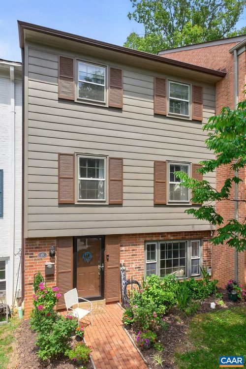 15 Georgetown Grn, CHARLOTTESVILLE, VA, 22901-2142 | Card Image