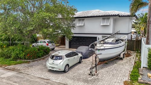 2216 Ne 18th Ave, Wilton Manors, FL, 33305-2422 | Card Image