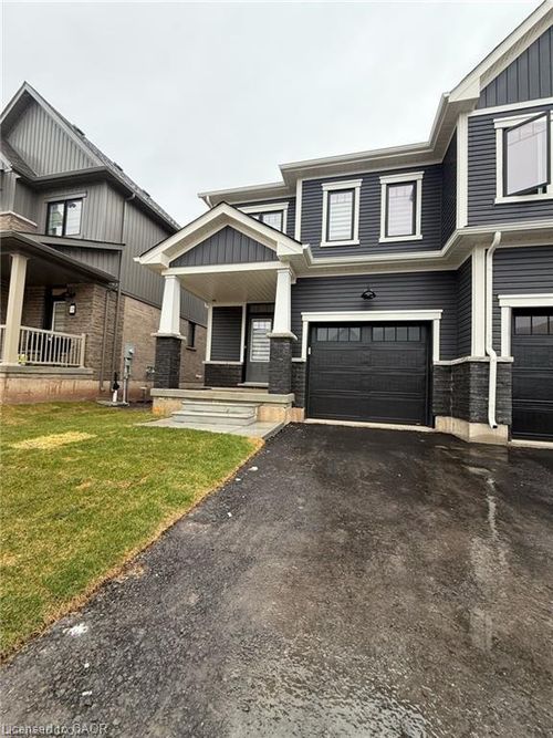100 Masters St, Welland, ON, L3B6A7 | Card Image
