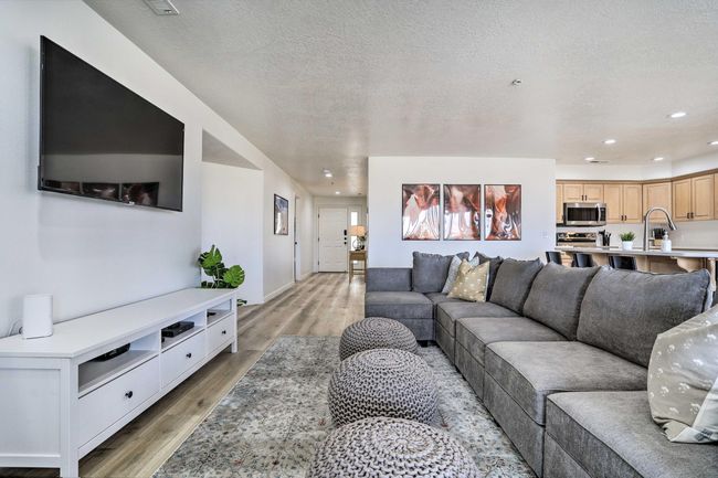 Living Room | Image 8