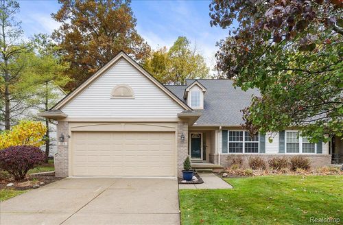 228 Four Seasons Dr, Lake Orion, MI, 48360-2647 | Card Image