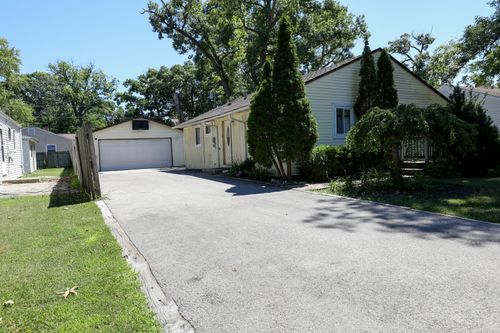 727 Longfellow Ln, Mundelein, IL, 60060-3671 | Card Image