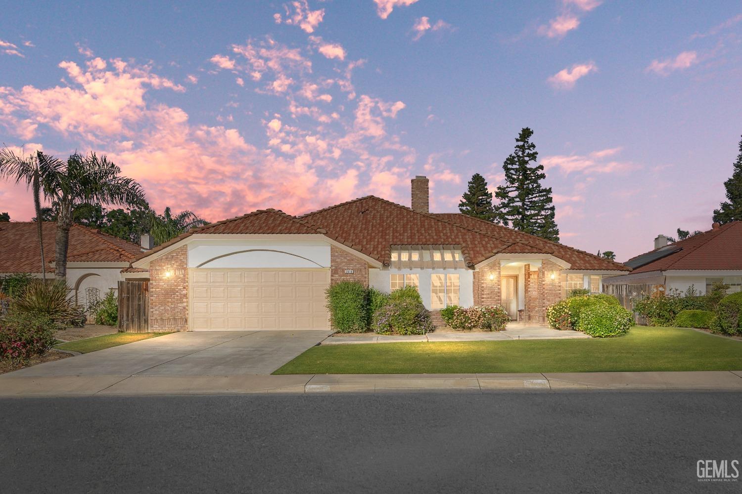 Dell Oak Ln, Bakersfield, CA 93311