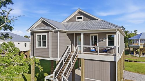10093 E Shorecrest Rd, Biloxi, MS, 39532-8135 | Card Image