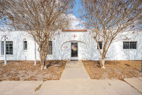 330 W Liveoak St, Kenedy, TX, 78119-2316 | Card Image