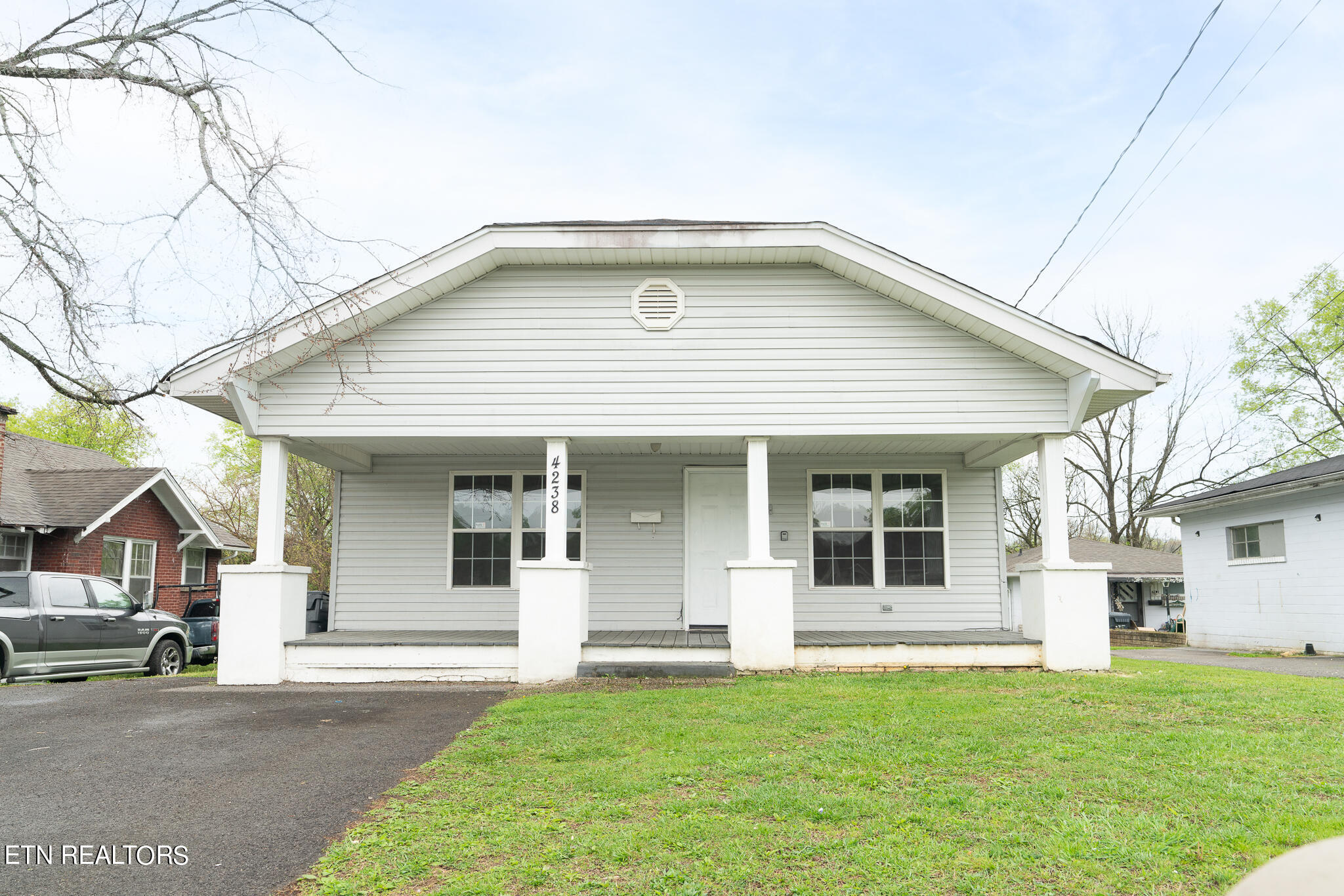 Holston Dr, Knoxville, TN 37914