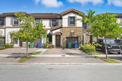 8929 Nw 183rd St, Hialeah, FL, 33018-6568 | Card Image