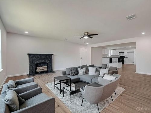 4702 Majestic St, Houston, TX, 77026-3136 | Card Image