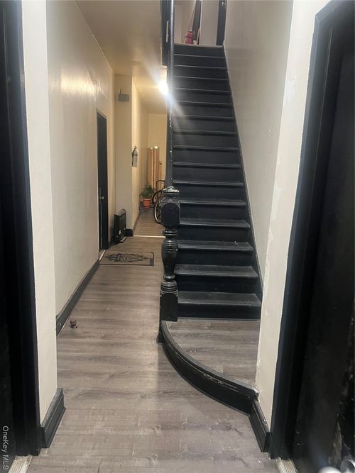 273 W Lincoln Ave, Mount Vernon, NY, 10550-5502 | Card Image