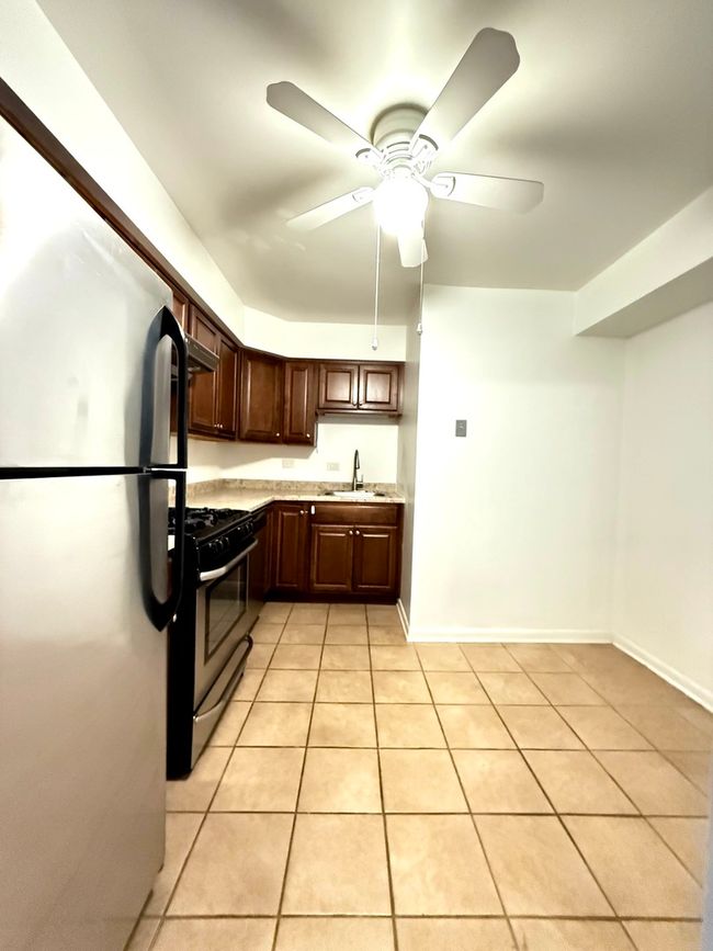 APT-17 - 153 Gregory St, Condo with 2 bedrooms, 2 bathrooms and 2 parking in Aurora IL | Image 6