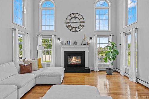 3 Kings Dr, Middletown, NY, 10941-5224 | Card Image