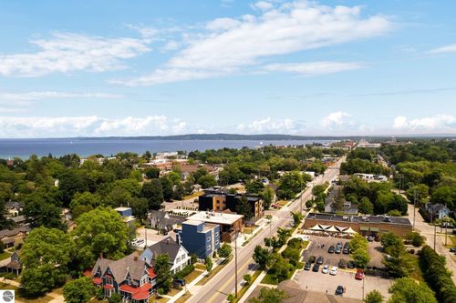 apt-3-918 W Front St, Traverse City, MI, 49684-3300 | Card Image