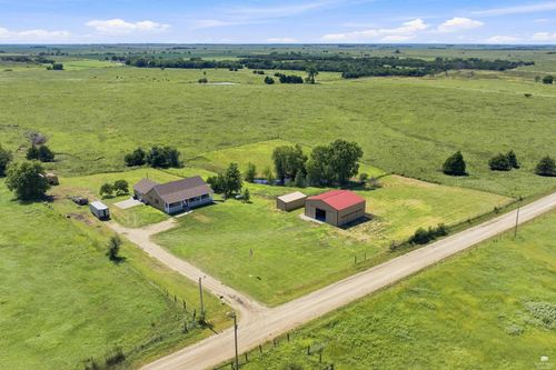 7285 Otter Creek Rd E, Junction City, KS, 66441-8033 | Card Image