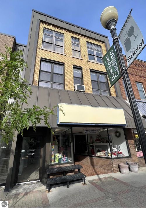 107 N Mitchell St, Cadillac, MI, 49601-1832 | Card Image