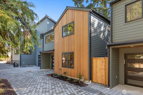 b-2349 Ne 127th St, Seattle, WA, 98125-4224 | Card Image