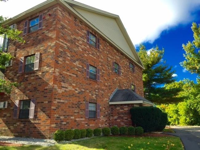APT-22 - 11 Railroad Ave, Condo with 2 bedrooms, 1 bathrooms and null parking in Derry NH | Image 5
