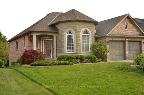 18 Anderson Crt, Ancaster, ON, L9G4Z7 | Card Image