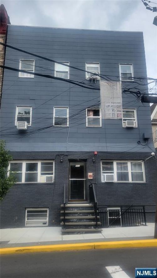 552 38th St, Union City, NJ, 07087-2551 | Card Image