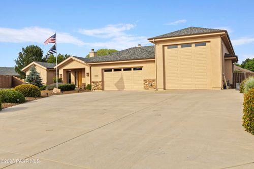7835 E Smoke House Ln, Prescott Valley, AZ, 86315-9017 | Card Image