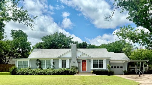 1020 Hillcrest Dr, Graham, TX, 76450-4304 | Card Image
