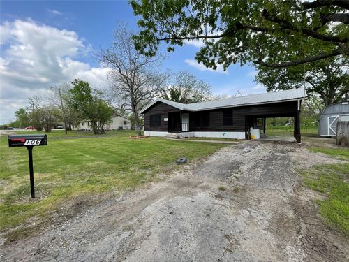 106 N 4th St, Celeste, TX, 75423-9751 | Card Image