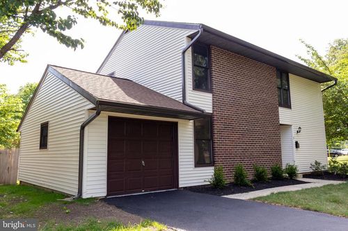 2 Enfield Dr, East Windsor, NJ, 08520-5502 | Card Image