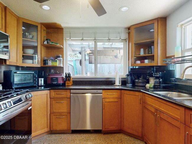 650 S Pine St, House other with 3 bedrooms, 2 bathrooms and null parking in NEW SMYRNA BEACH FL | Image 12