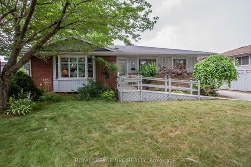 4204 Linwood Cres, Niagara Falls, ON, L2E6J8 | Card Image
