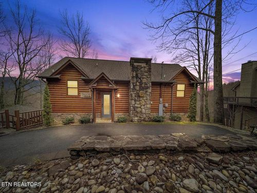 922 Scenic Trl, Gatlinburg, TN, 37738-6316 | Card Image