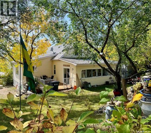702 Grove Ave, Buena Vista, SK, S0G4C0 | Card Image