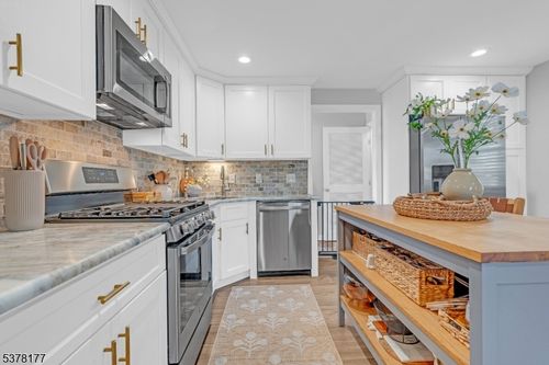 28 Koehler Dr, South Bound Brook, NJ, 08880-1305 | Card Image