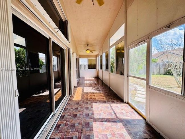 495 Carrington Ln, House other with 4 bedrooms, 3 bathrooms and null parking in Weston FL | Image 5