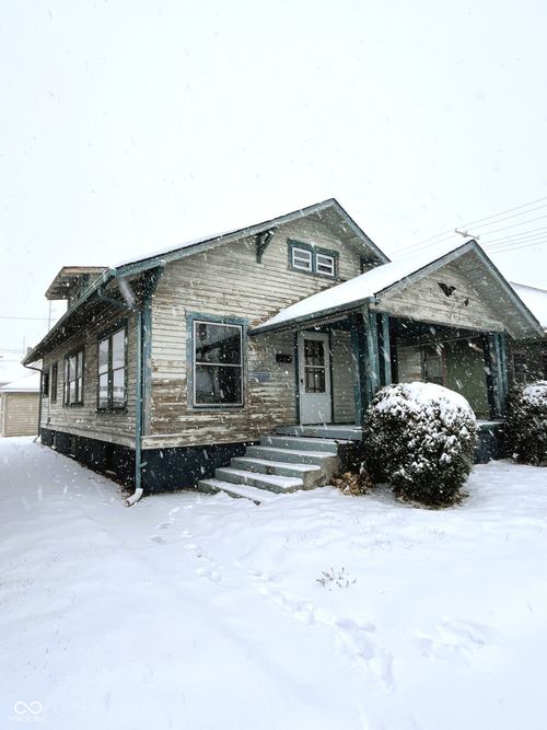 56 E Pennsylvania St, Shelbyville, IN, 46176-1320 | Card Image