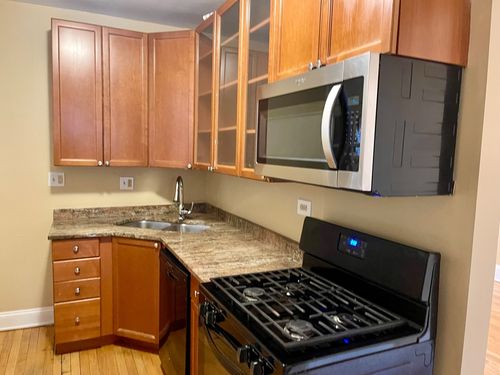 apt-2r-6318 N Mozart St, Chicago, IL, 60659-1518 | Card Image